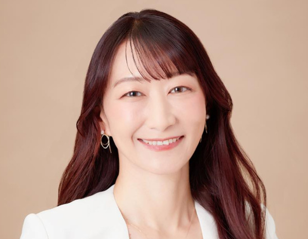 皆川朋子氏の写真